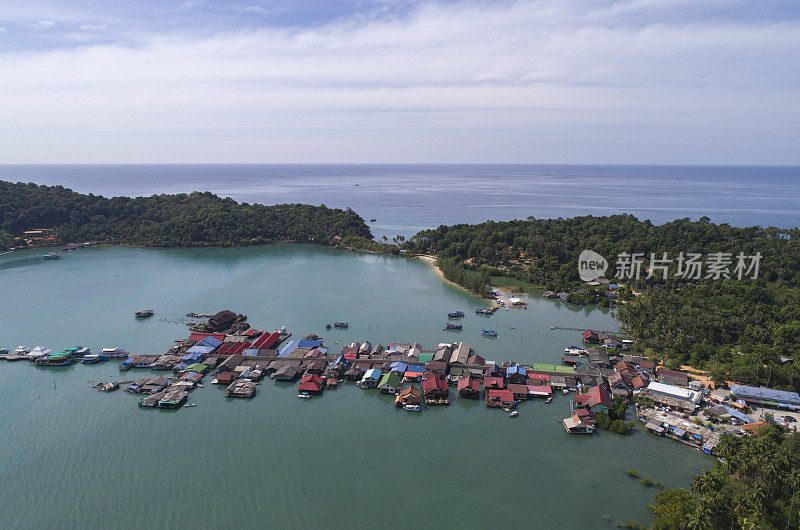 鸟瞰图(无人机拍摄)在邦宝码头，Koh Chang，泰国